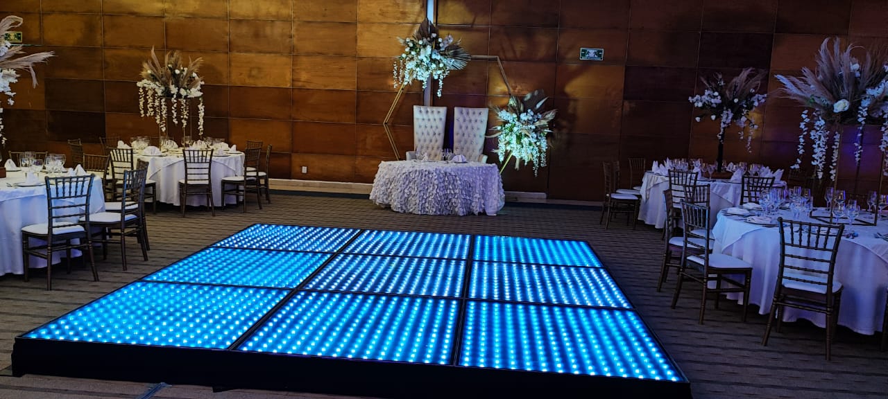 pista iluminada en blanco.jpeg